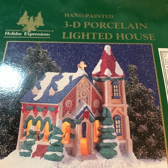 Holiday Expressions Vintage Porcelain Lighted Christmas Wedding Chapel - Picture 4 of 7